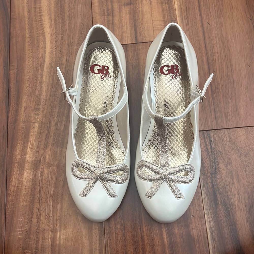 GB girls size 2 white heel.